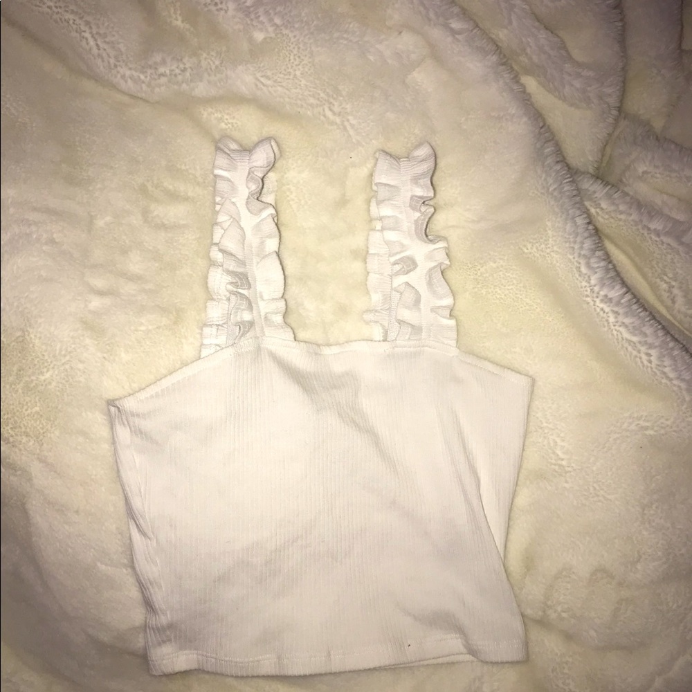 Cropped ruffle strap tank top.